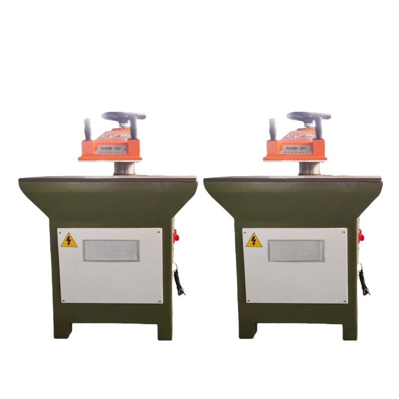 <b>液压摇臂裁断机</b>