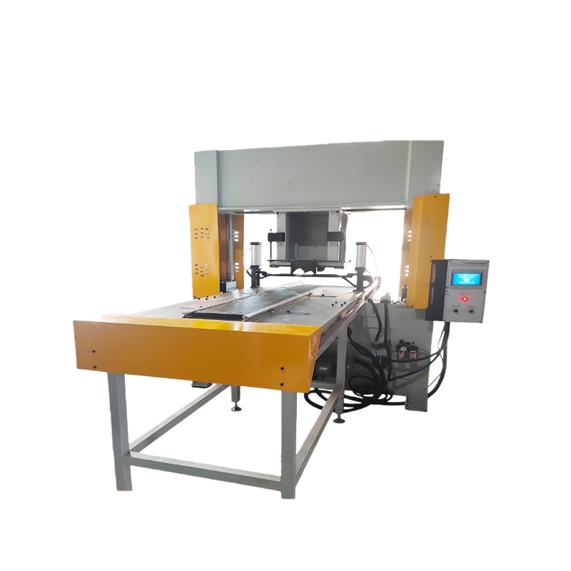 <b>帽舌专用裁断机</b>